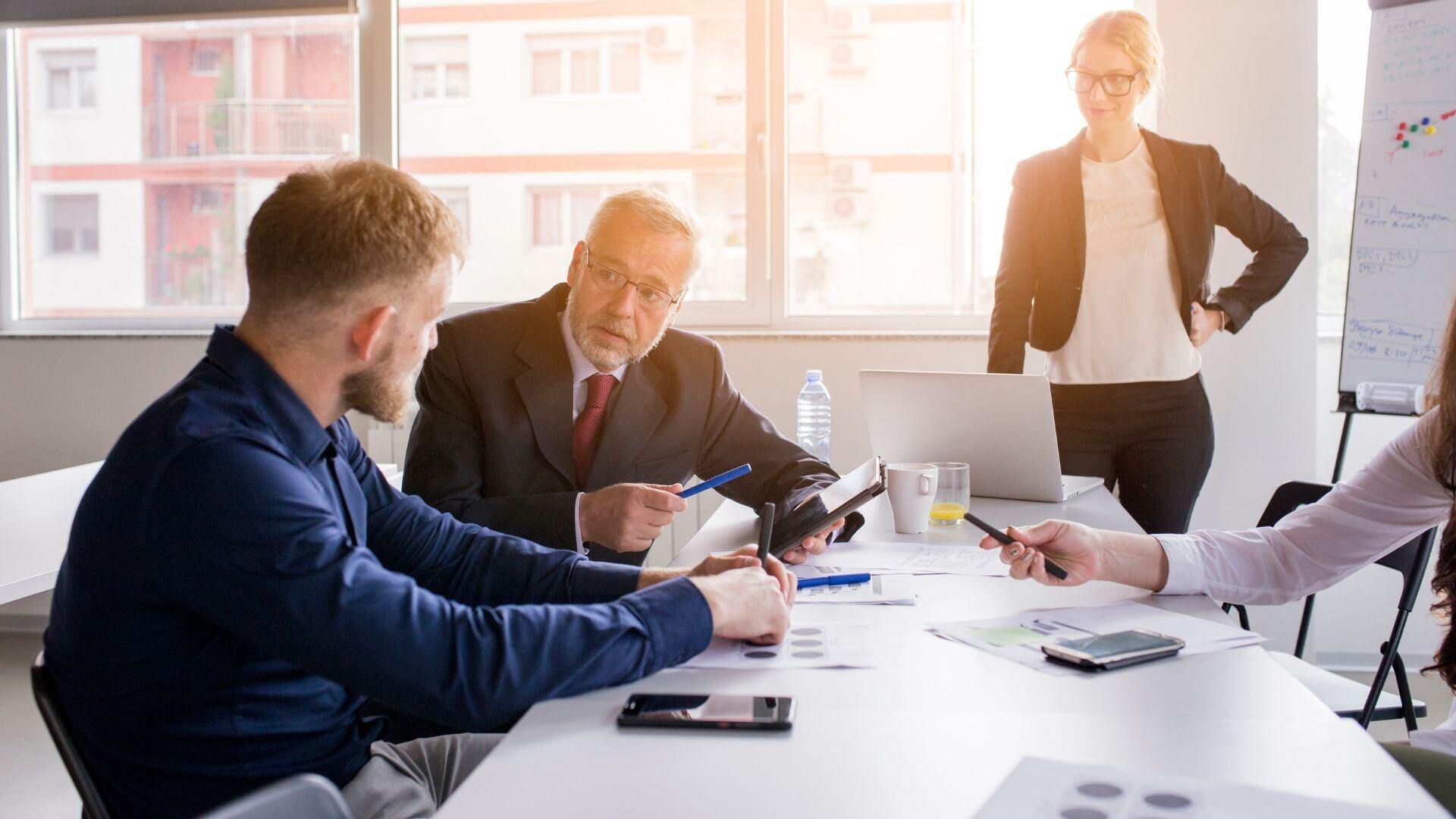 Salesperson Definition: 10 Tips to Be an Authentic Salesperson